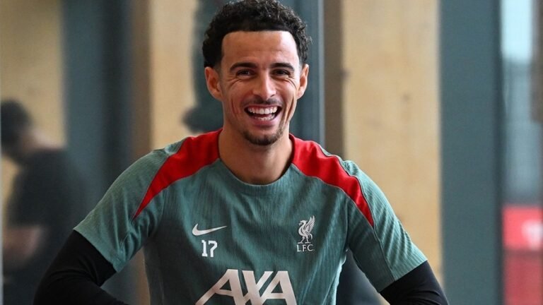 Fabrizio Romano dice que el centrocampista del Liverpool Curtis Jones está en demanda


