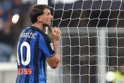 BÉRGAMO, ITALIA - 12 DE SEPTIEMBRE: Lazar Samardzic de Atalanta BC reacciona durante el partido Serie A entre Atalanta BC y Parma Calcio en el Stadio Atleti Azzurri d'Italia el 12 de septiembre de 2026 en Bérgamo, Italia. (Foto de Marco Luzzani/Getty Images)