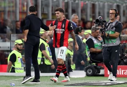 ITALIA - 20 DE SEPTIEMBRE: Ruben Amorim, Gerente del AC Milan, interactúa con Christian Pulisic del AC Milan mientras es sustituido durante el partido de la Serie A entre el AC Milan y US Lecce en el Stadio Giuseppe Meazza el 20 de septiembre de 2026 en Italia. (Foto de Marco Luzzani/Getty Images)