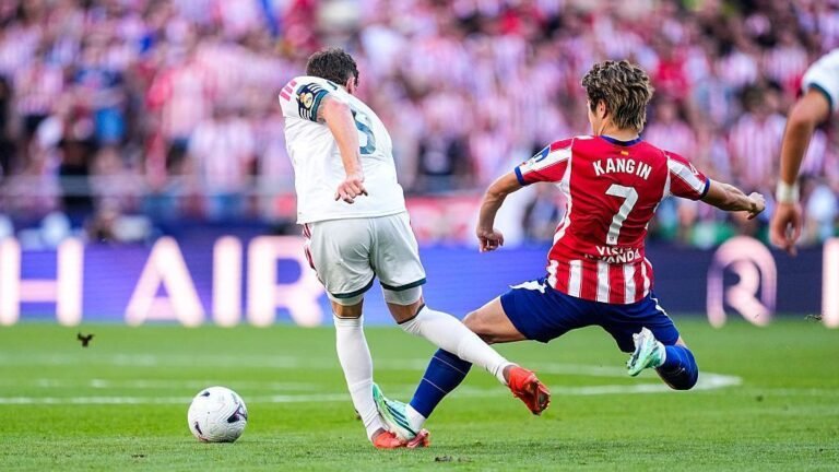 Los árbitros españoles respaldan al Real y dicen que Lee merecía la tarjeta roja por la entrada de Valverde
