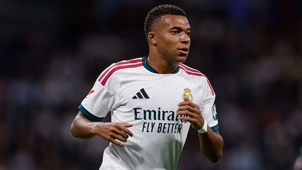 Kylian Mbappé con la camiseta del Real Madrid