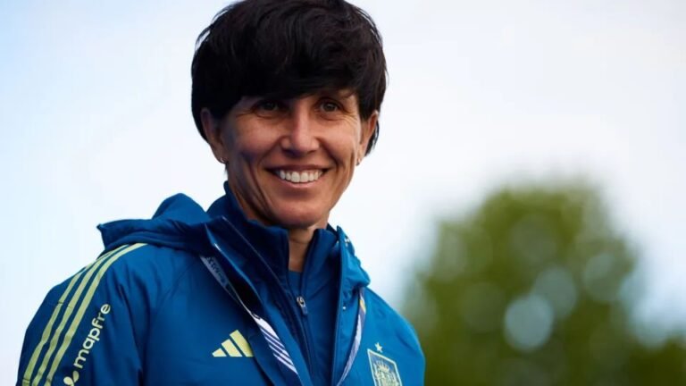 Sonia Bermúdez con ropa de entrenamiento de la selección española