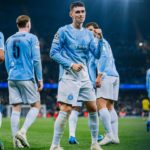 Jugadores del Manchester City celebran un gol durante el partido ante el AEK Atenas.