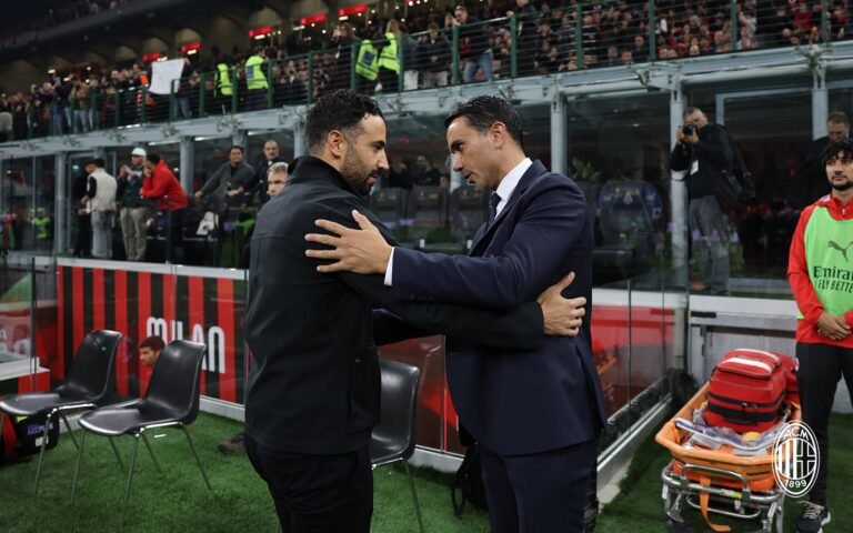 Rúben Amorim y Raffaele Palladino se saludan junto a los banquillos de San Siro