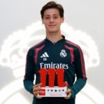 Arda Güler posa con ropa de entrenamiento del Real Madrid