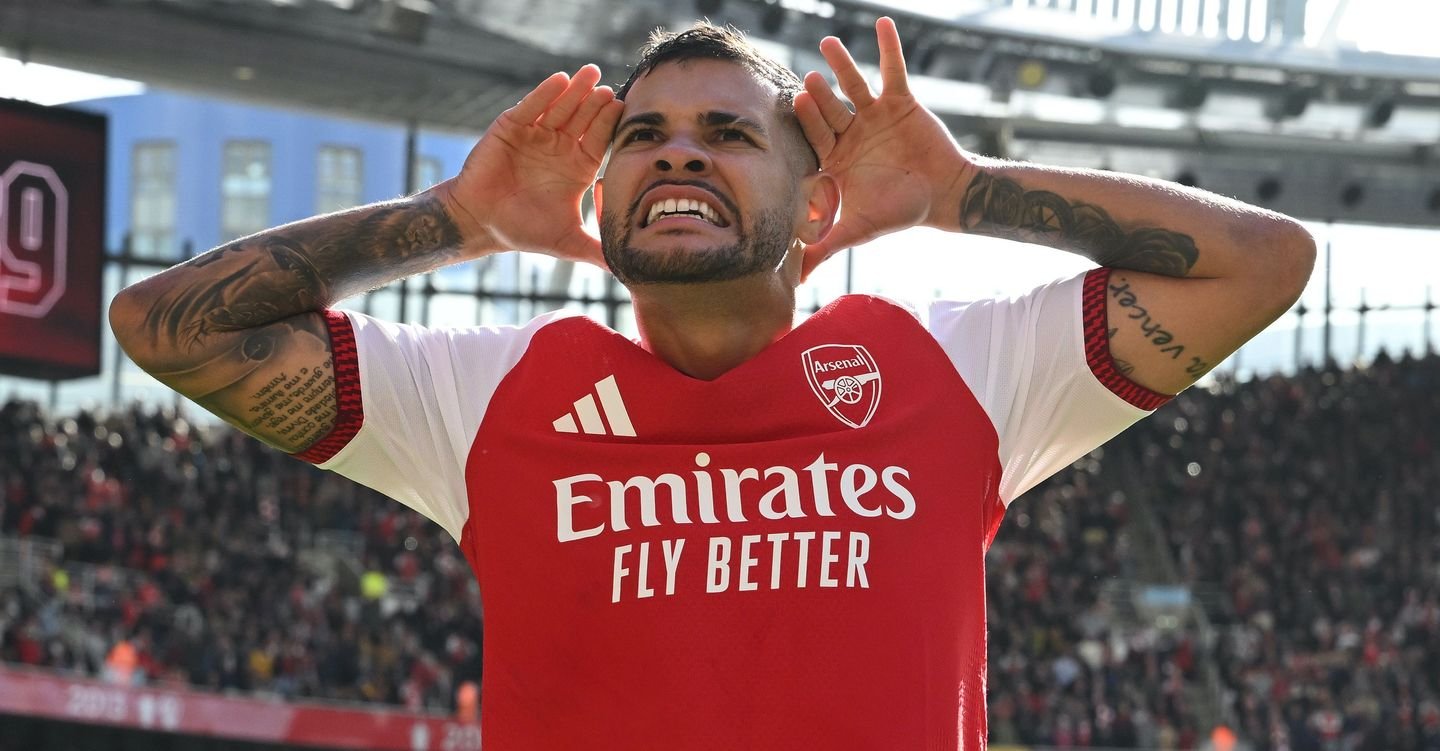 El Arsenal remonta al Leeds con goles de Calafiori y Bruno Guimarães