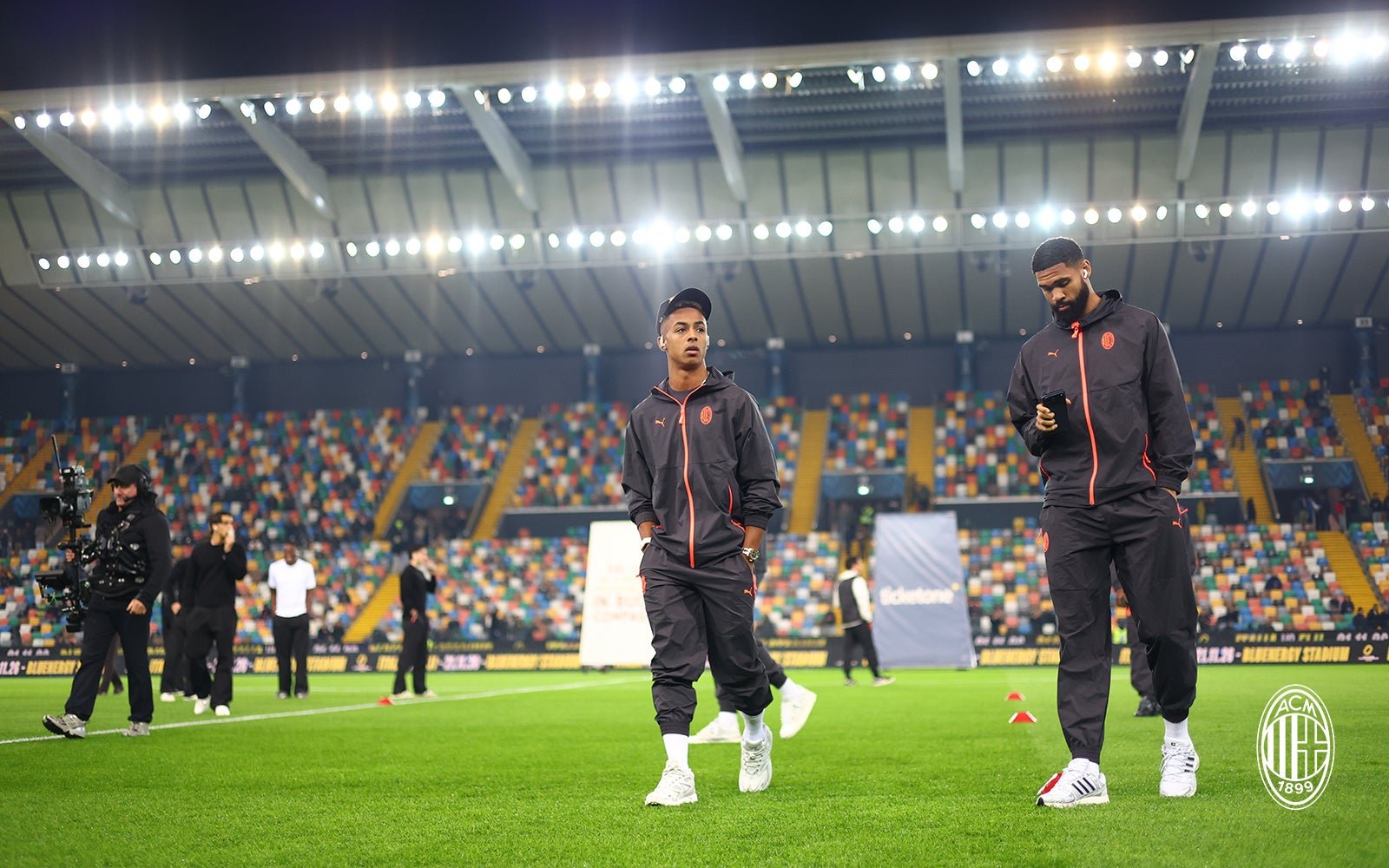 Omari Hutchinson y Ruben Loftus-Cheek en una fotografía de la galería del Udinese-Milan