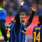 Piotr Zielinski celebra un gol ante la Fiorentina en San Siro