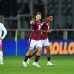 Nikola Vlašić celebra un gol durante el Torino-Monza.