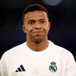 Kylian Mbappé con la camiseta blanca del Real Madrid en una fotografía de archivo