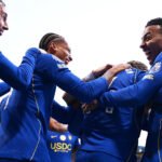 Jugadores del Chelsea celebran un gol de Jordan Henderson ante el Bournemouth