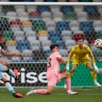 Volnei Feltes en la acción de su gol ante el Sunderland